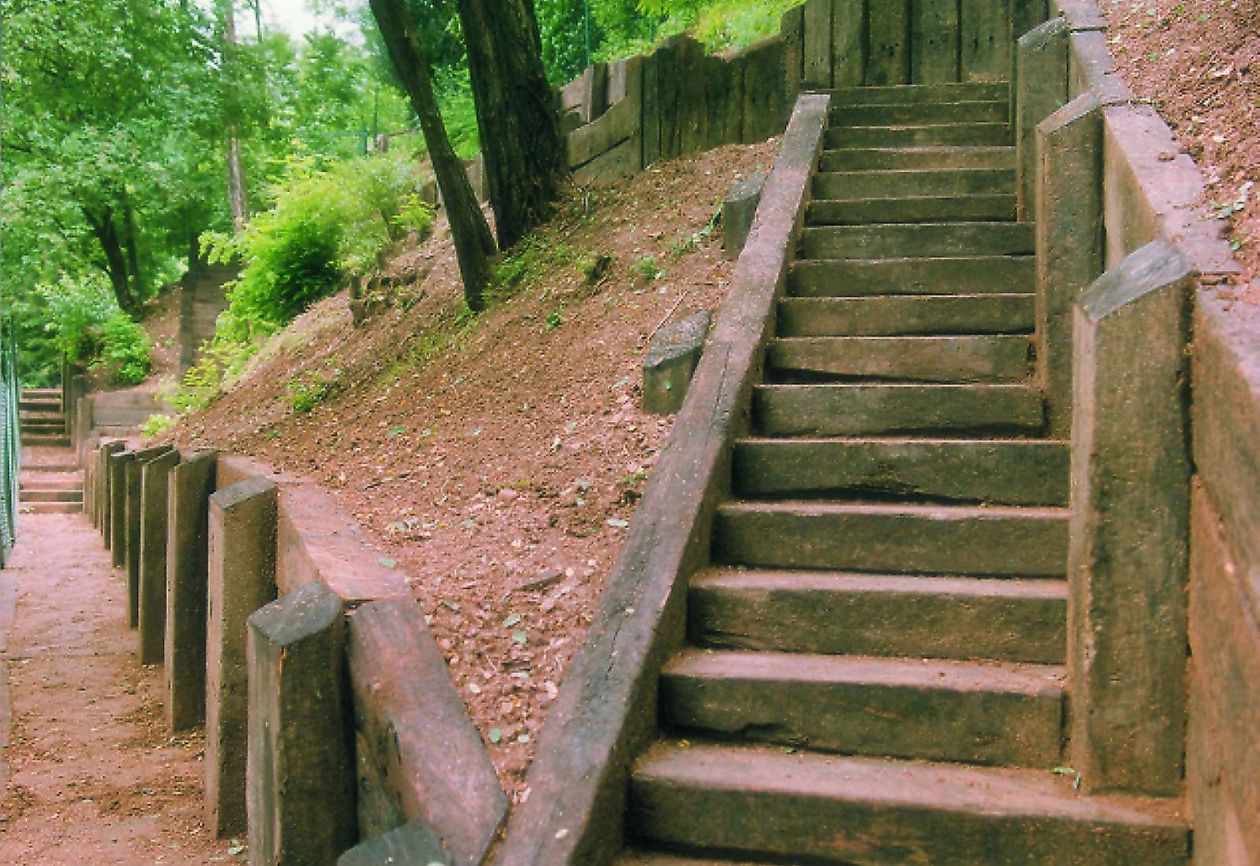 Gorza Legnami srl - Traversine ferroviarie trattate - Gradini